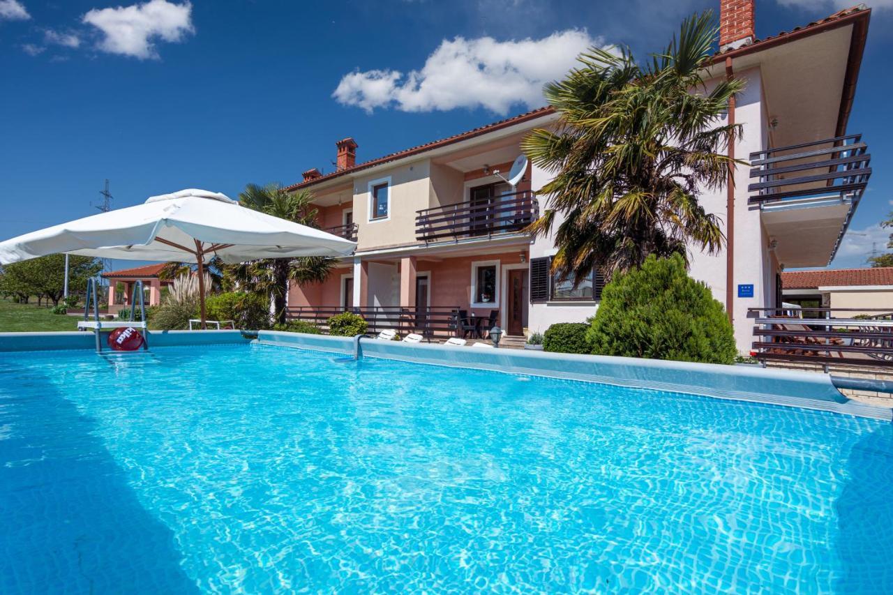 Family Friendly Apartments With A Swimming Pool Cepic, Central Istria - Sredisnja Istra - 11636 Zatka Cepic 外观 照片