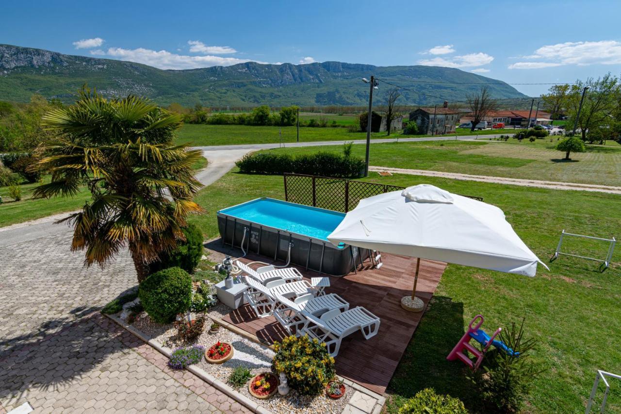Family Friendly Apartments With A Swimming Pool Cepic, Central Istria - Sredisnja Istra - 11636 Zatka Cepic 外观 照片